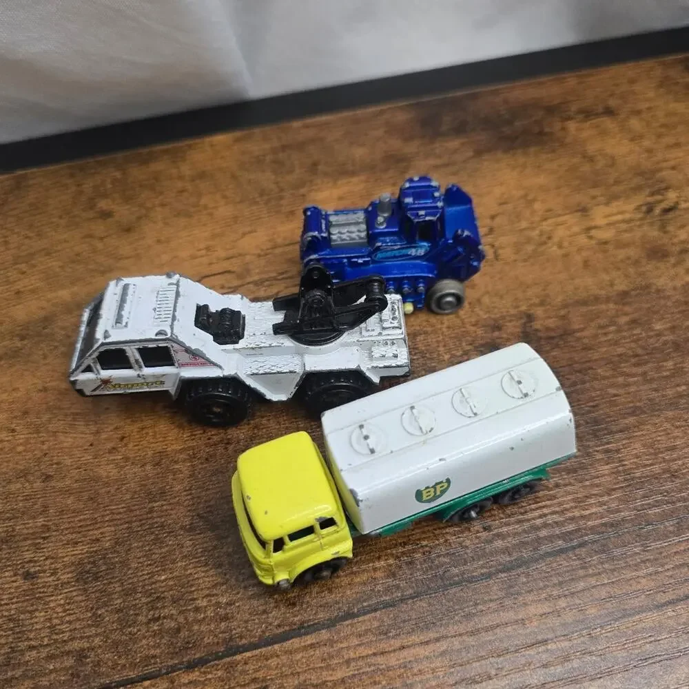 Matchbox car bundle of 3 vintage metal cars